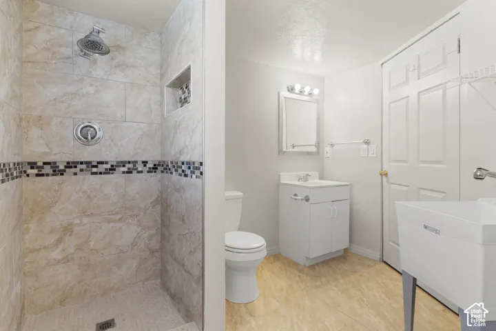 1239 W 1800 N, Clinton, Utah 84015