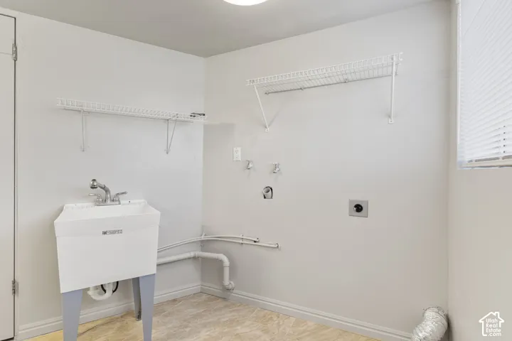 1239 W 1800 N, Clinton, Utah 84015