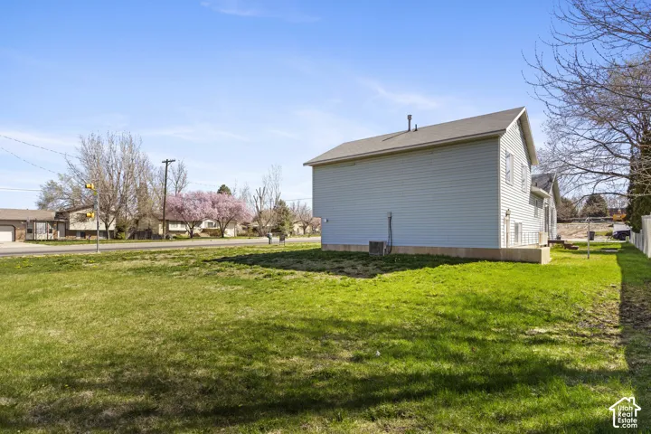 1239 W 1800 N, Clinton, Utah 84015