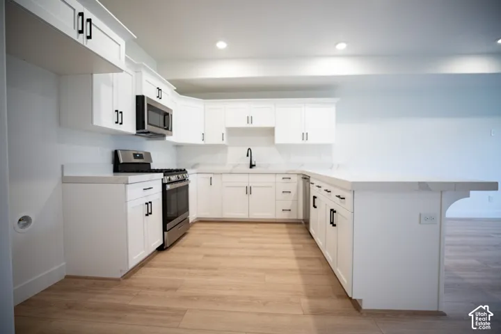 Kitchen with upgraded cabinets and quartz countertops