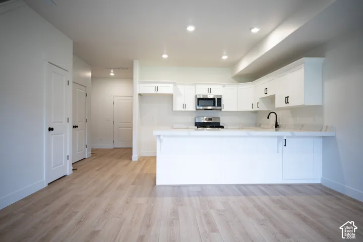 Kitchen with large peninsula