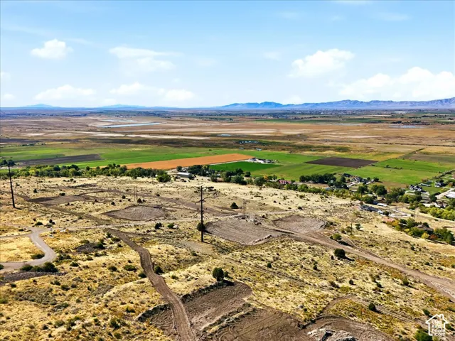 Expansive hillside acreage featuring native vegetation and far-reaching mountain and valley scenery