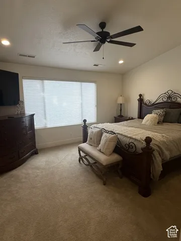 Vaulted ceiling featuring a central matte black finish ceiling fan and recessed lighting