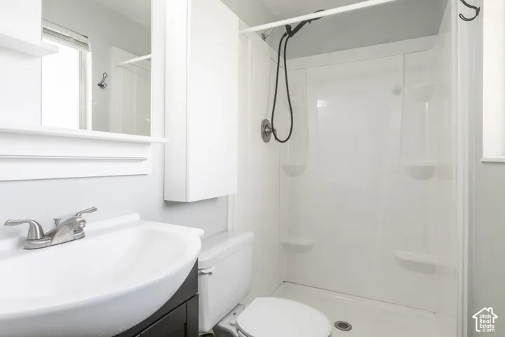 Updated en suite bath