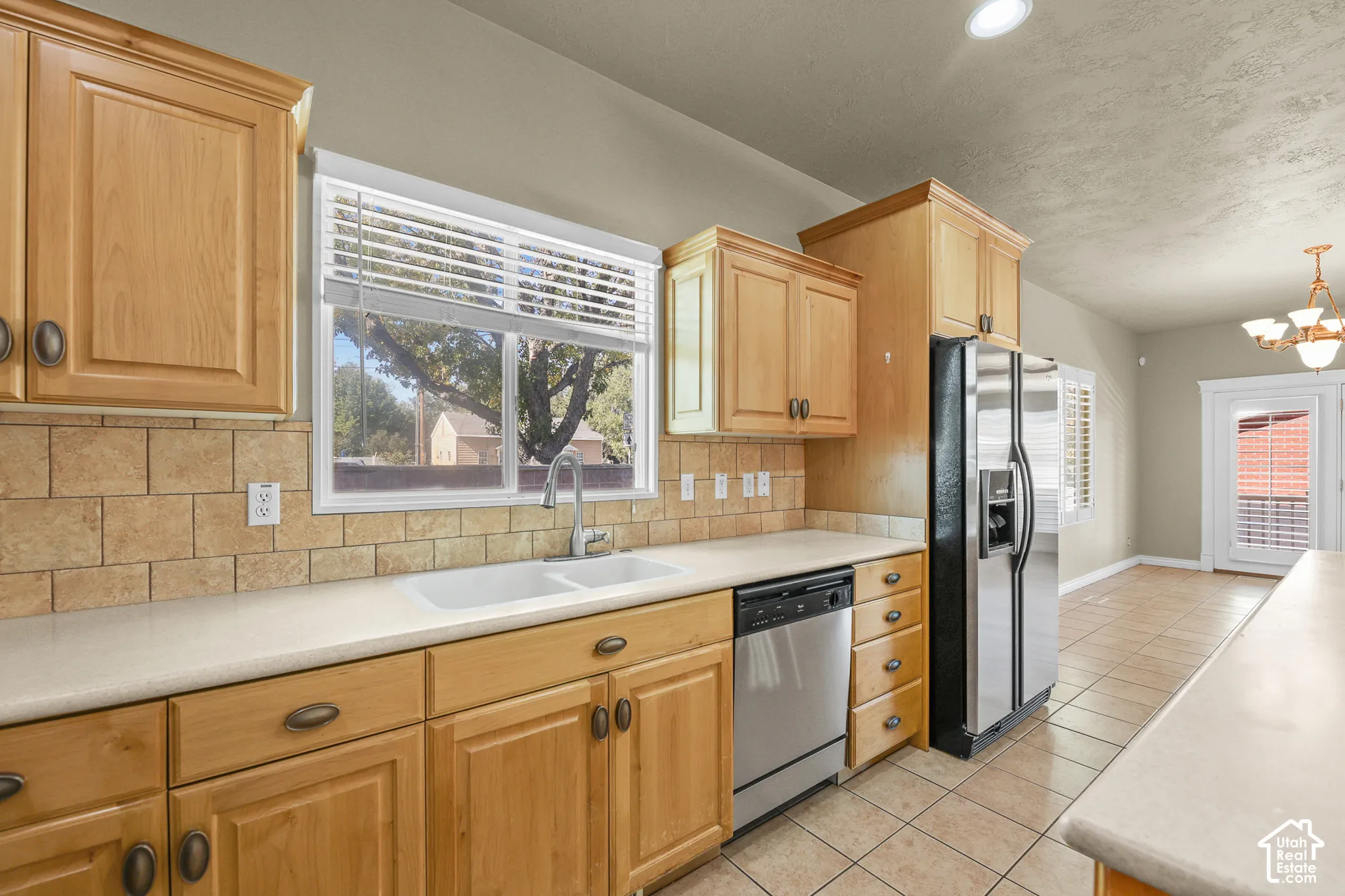 TILE BACKSPLASH