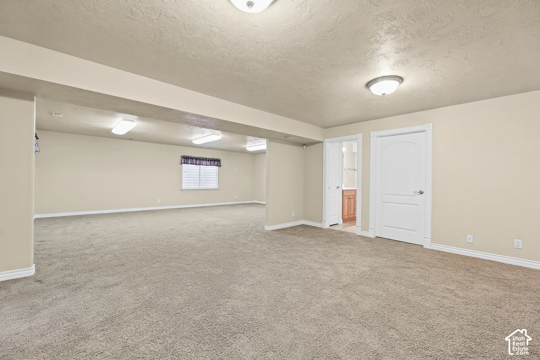 LARGE BASEMENT FAMILY ROOM