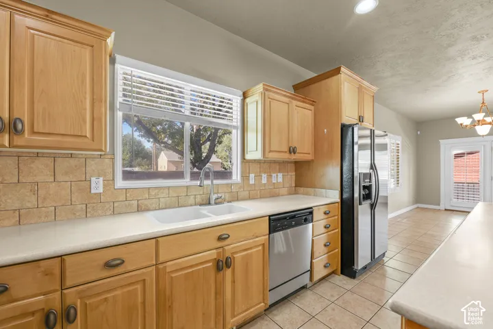 TILE BACKSPLASH