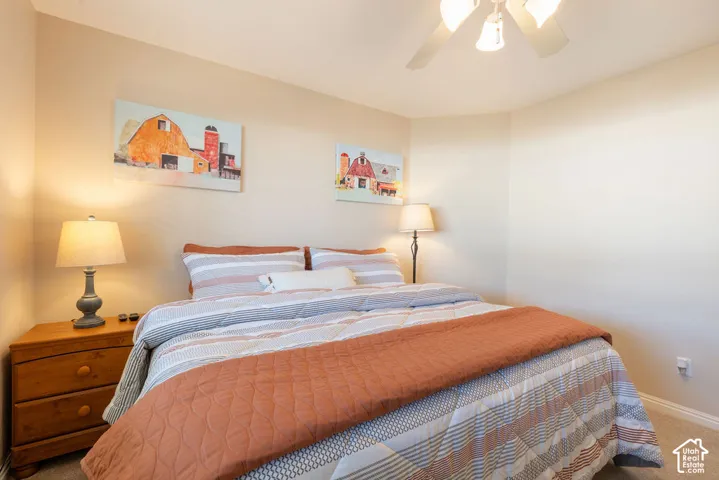 Neutral wall paint finishes