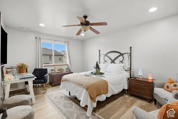 Neutral interior featuring wood-finish flooring, recessed lighting, and a multi-blade ceiling fan