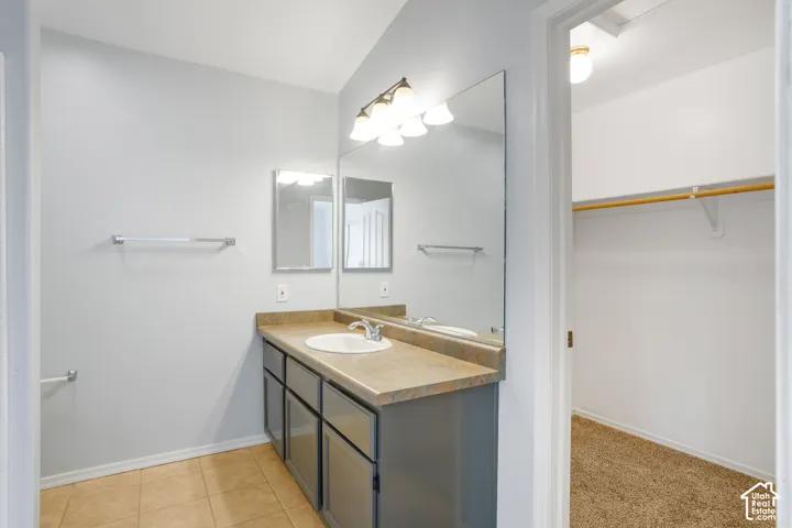 Bathroom 2/Walk-In Closet