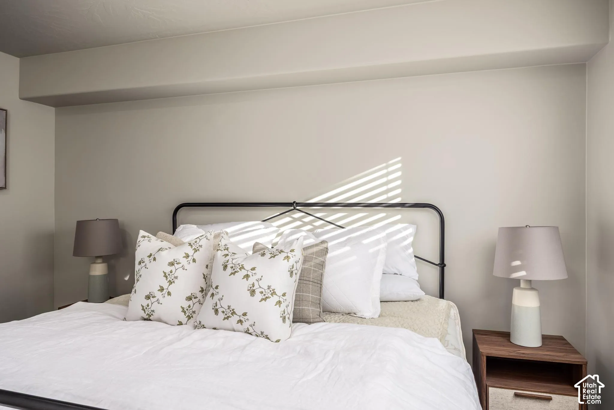 Neutral wall paint and recessed ceiling area