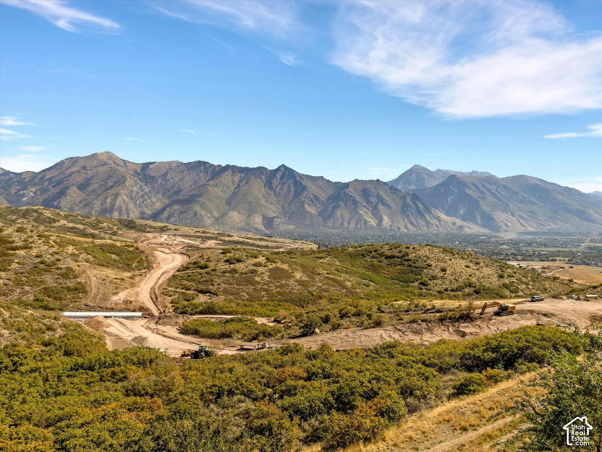Expansive lot featuring rugged natural topography and mountain scenery