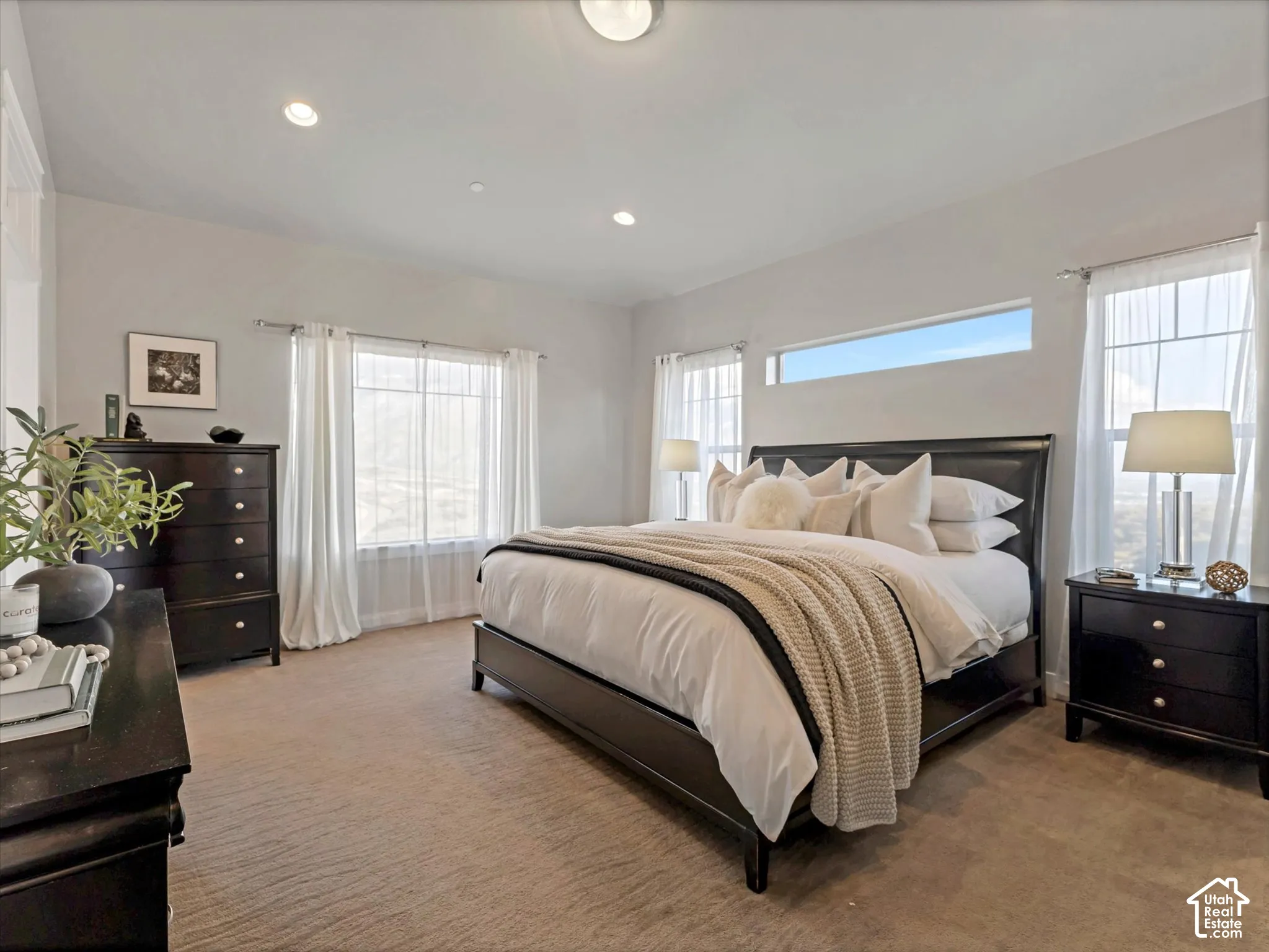 Neutral-toned interior space featuring recessed lighting, carpeting, dual-pane windows, and a horizontal transom window