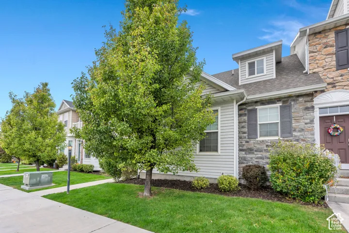 Desirable end-unit townhome