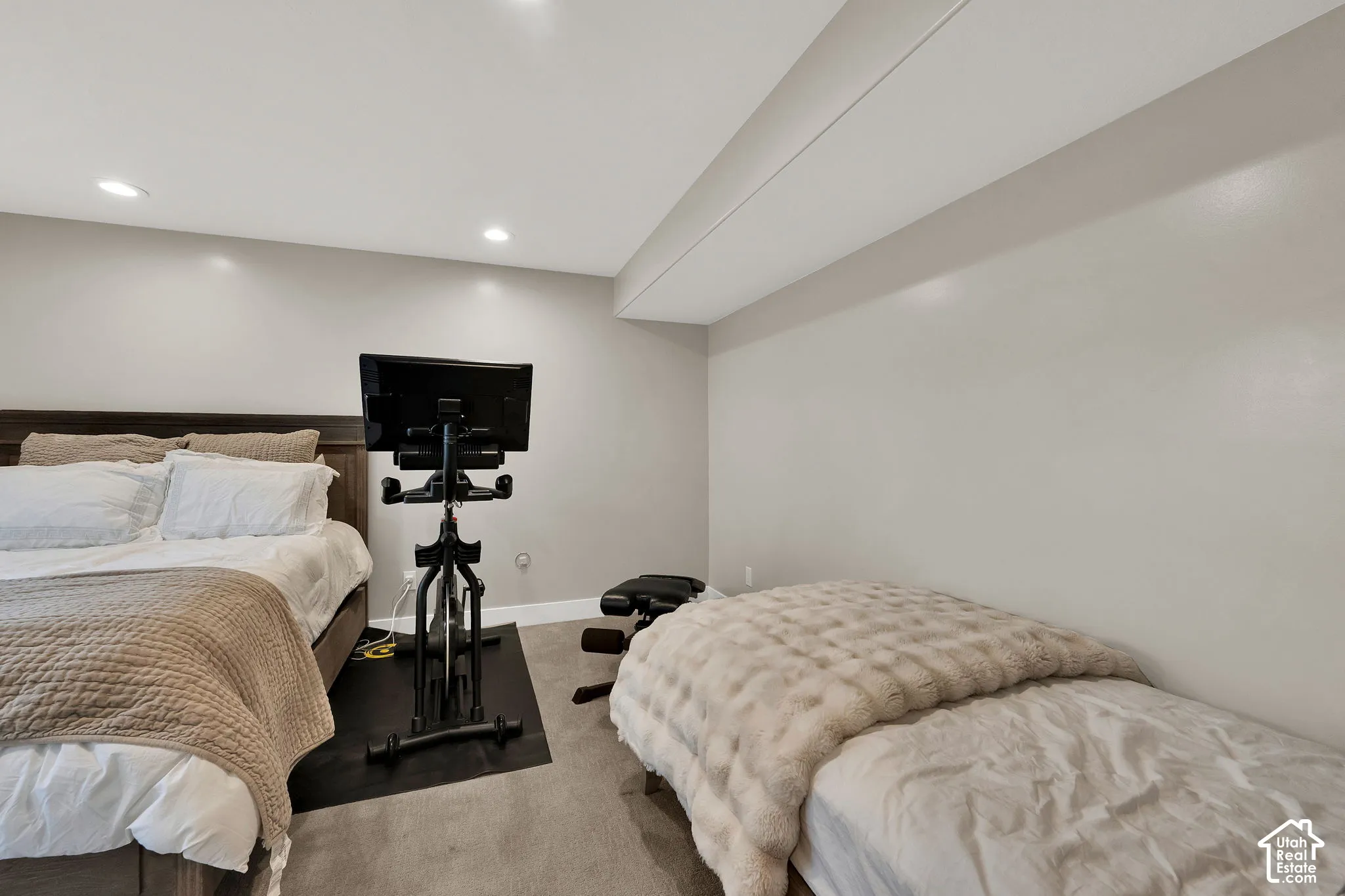 Neutral-toned interior space featuring recessed ceiling lighting and wall-to-wall carpeting
