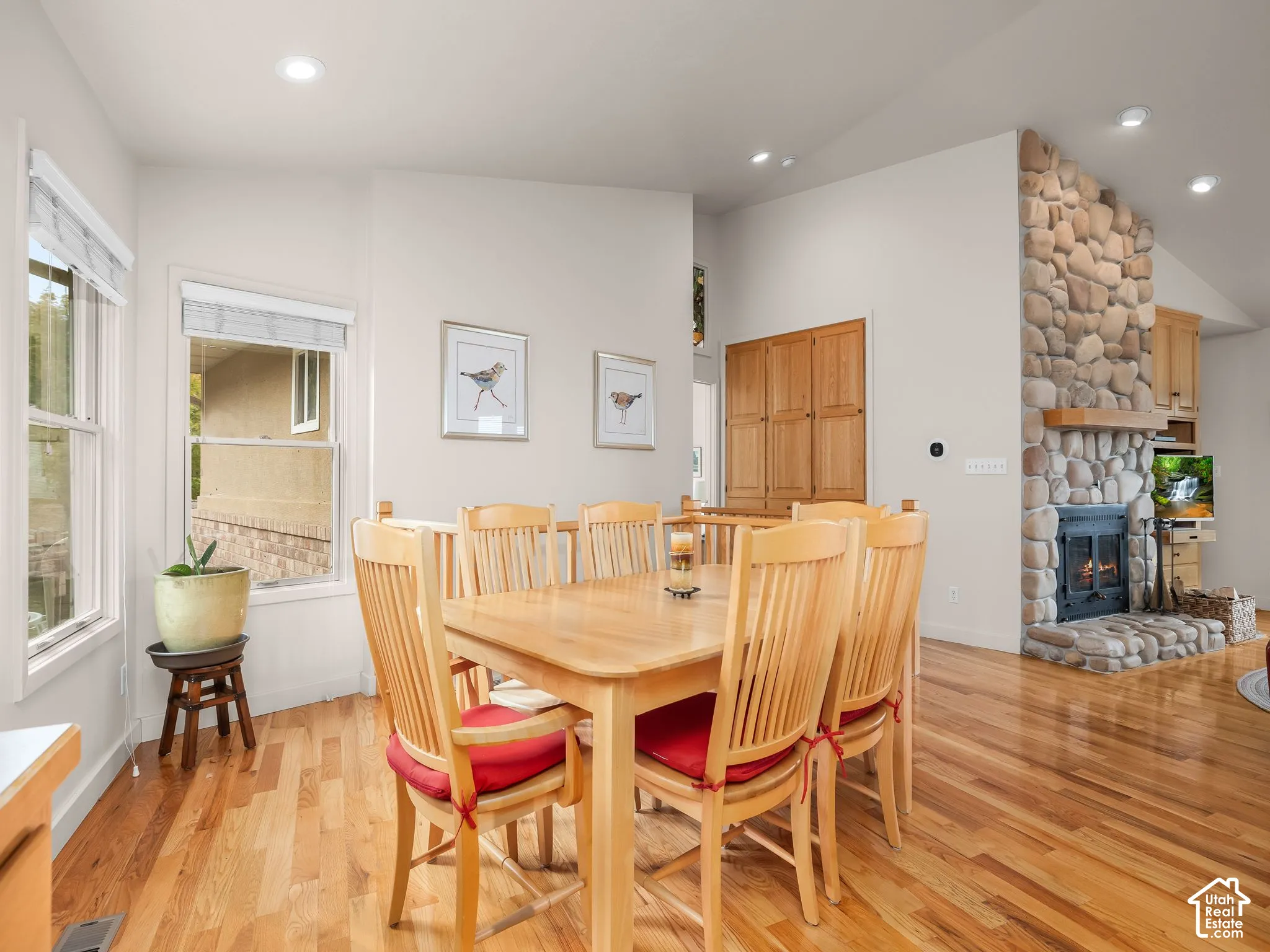Dining room.