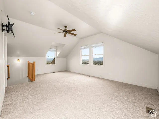 Upstairs bedroom/loft.