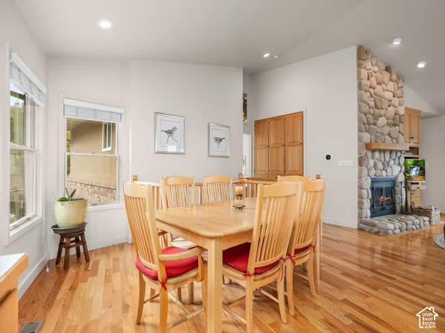 Dining room.