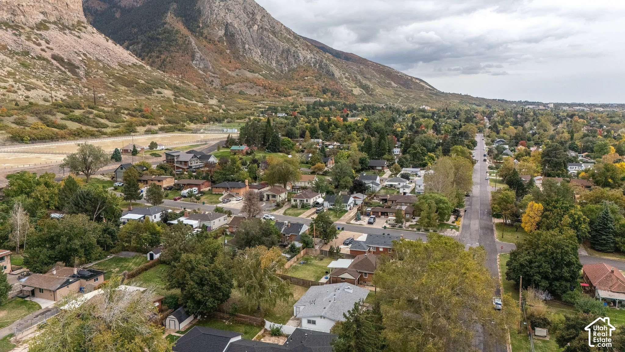 Stunning mountain views and close to the trails