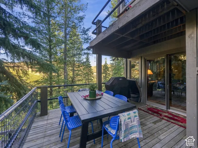 Outdoor dining with fabulous views, just off kitchen and living room
