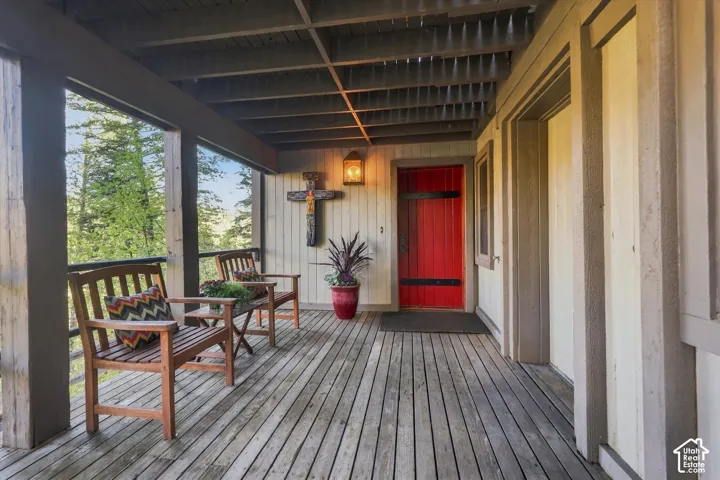 Spacious covered deck entry