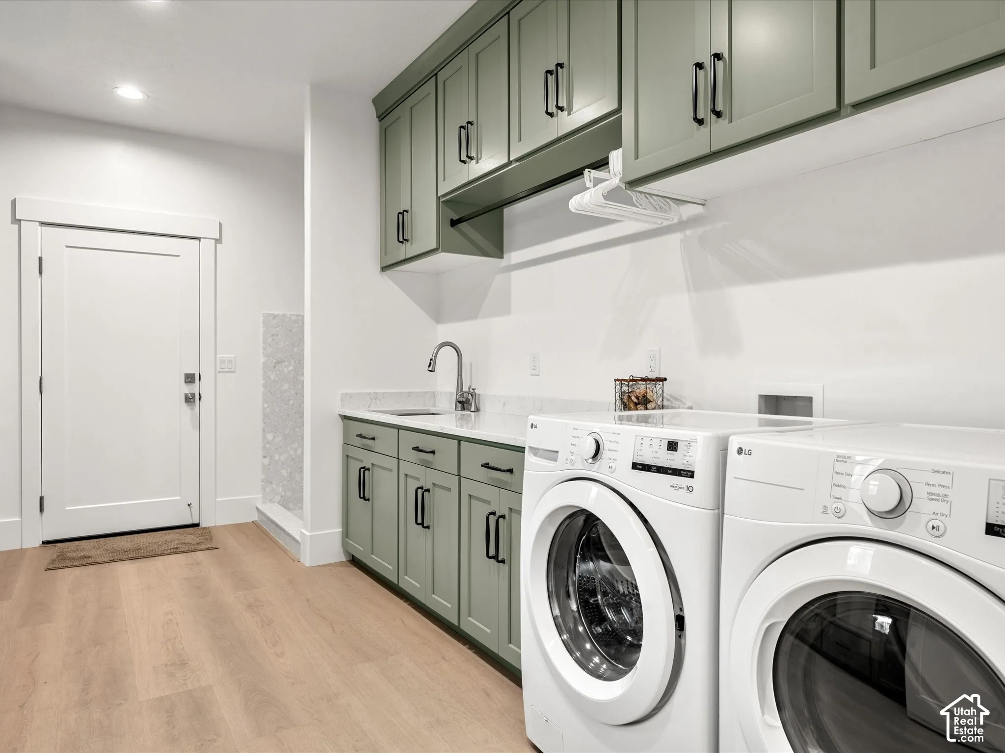 laundry room with a dog wash station