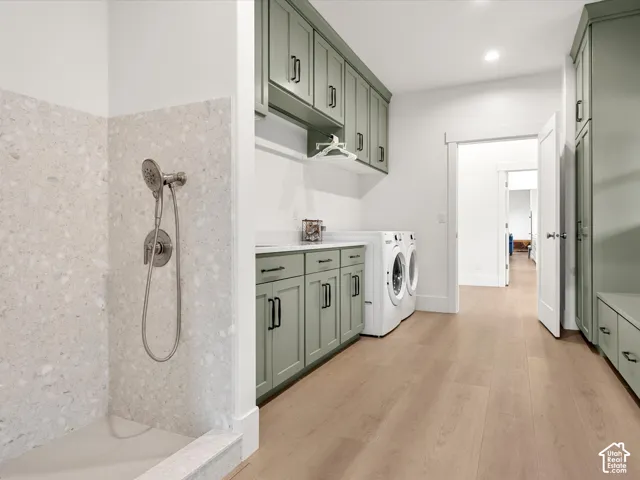 laundry room with a dog wash station