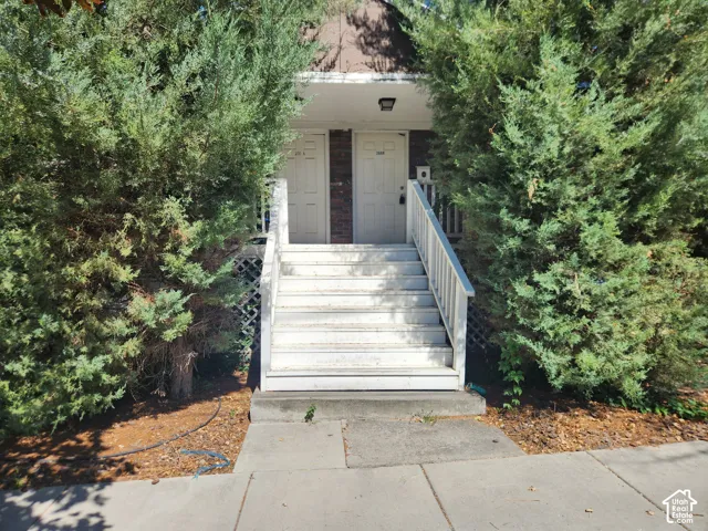 Entrance to units 270  A and 268 A