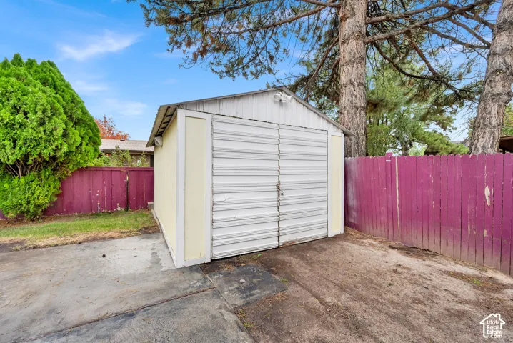 Large shed that can store a vehicle