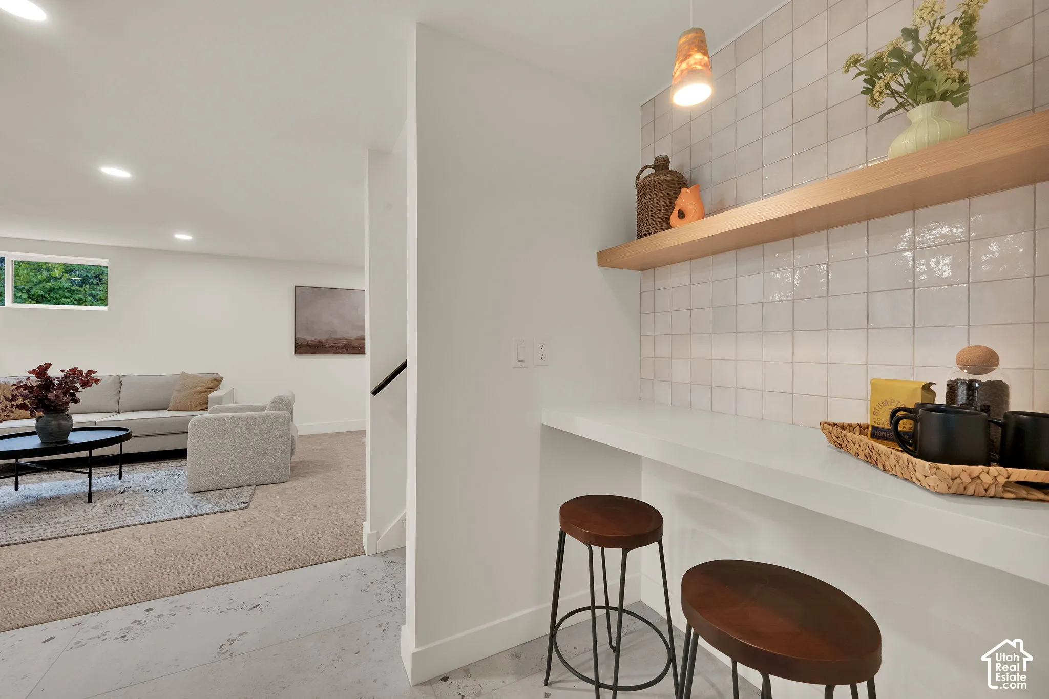 Fun eat-in kitchen bar down