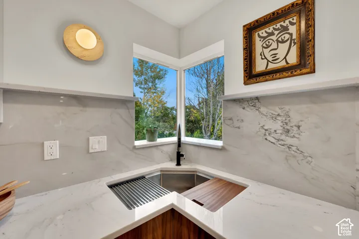 Corner kitchen sink