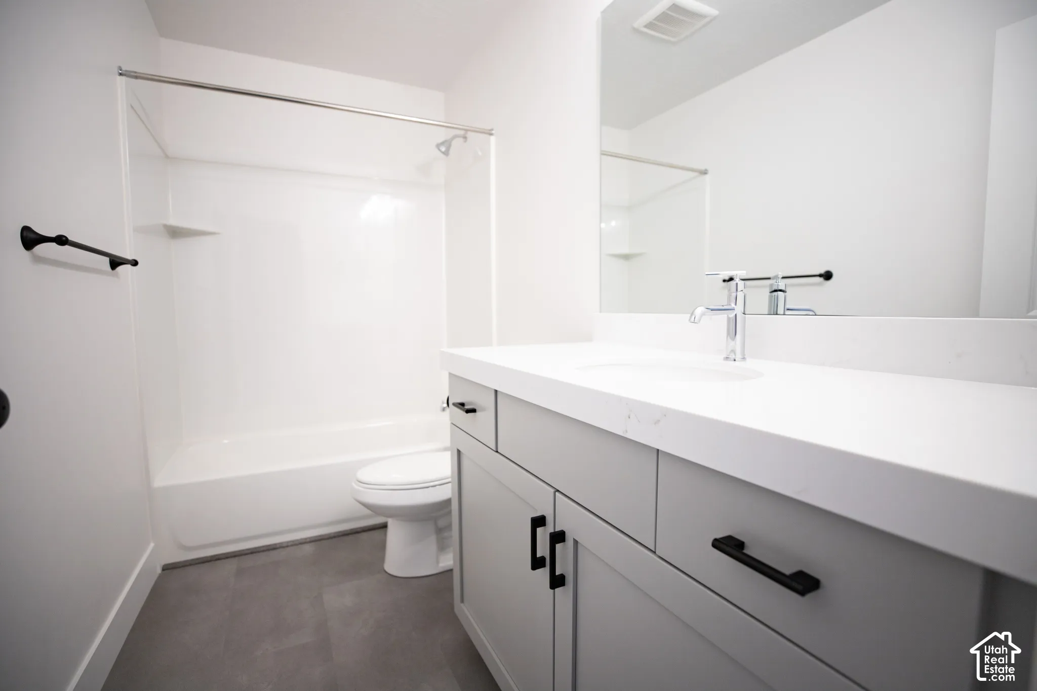 Full upstairs bathroom