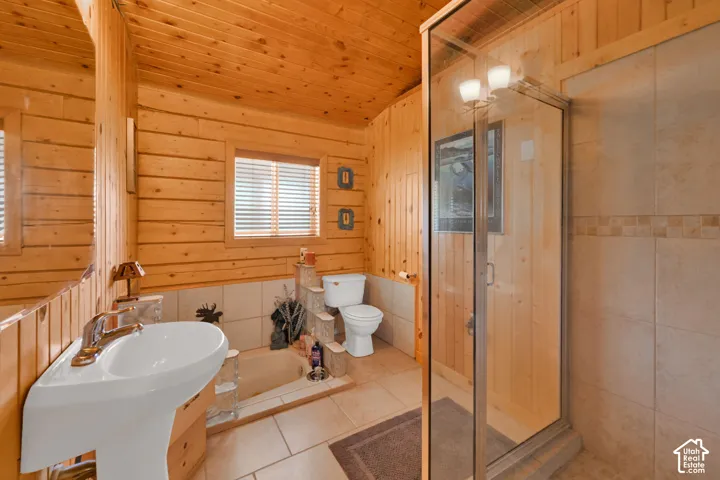 Primary suite bathroom with separate jetted tub and shower