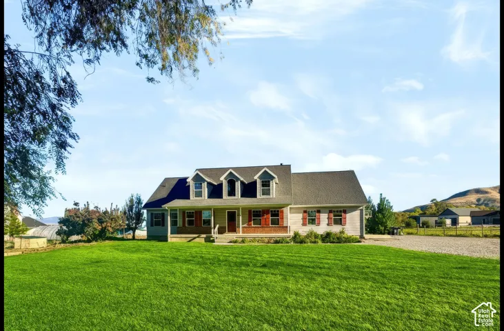 Front view of the 8 bed, 4 bath property.