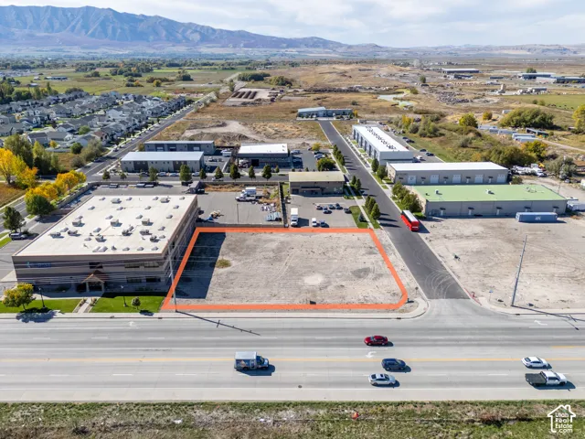 Vacant commercial parcel featuring prominent frontage on a major thoroughfare, level topography, and clear boundaries, situated within a developed industrial corridor