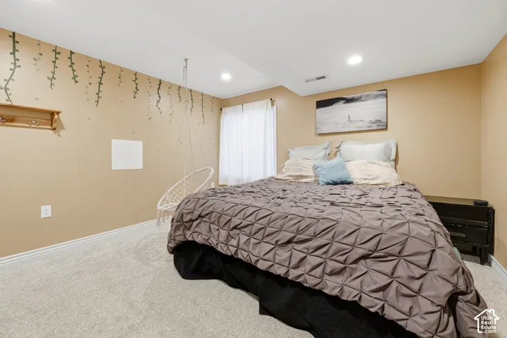 Neutral wall color, wall-to-wall carpeting, and recessed ceiling lighting