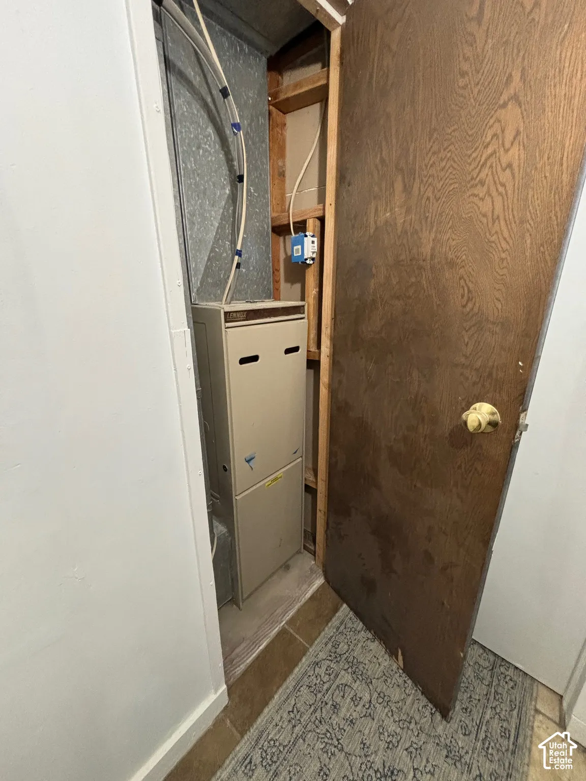 Utility closet housing a furnace unit