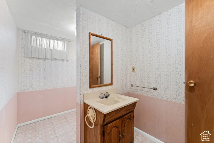 1233 E Center St, Springville, Utah 84663