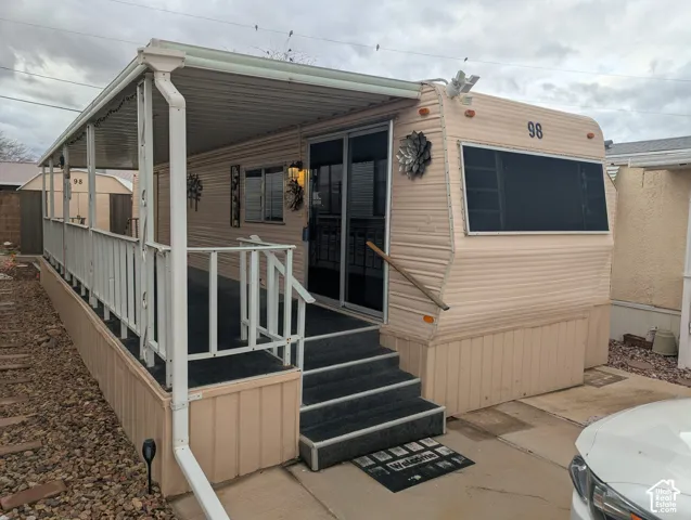 Front View/Covered Porch