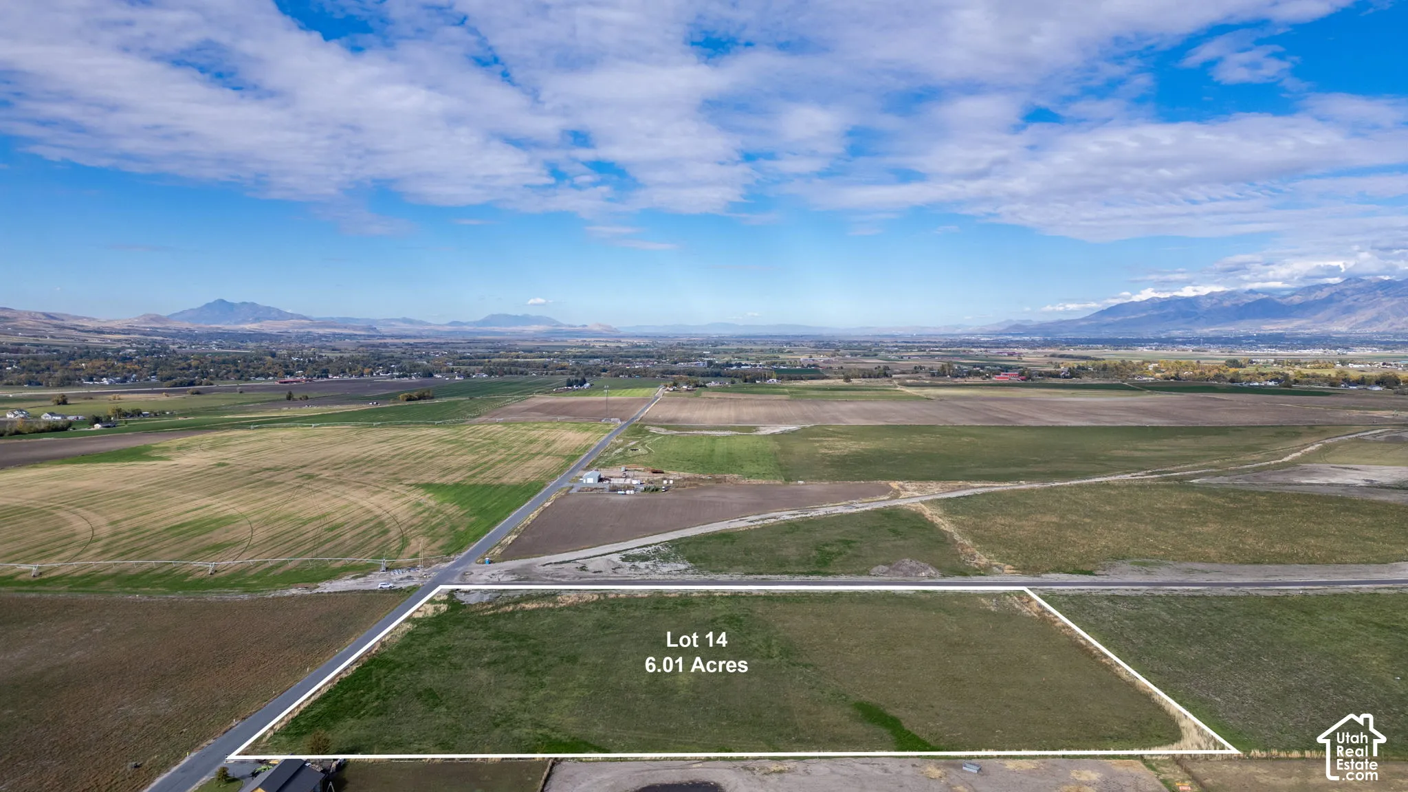 6.01-acre parcel featuring expansive open terrain, road frontage, and mountain range horizons