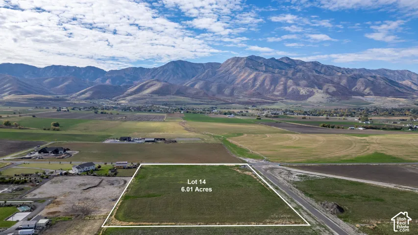 6.01-acre parcel featuring expansive open terrain and prominent mountain range scenery