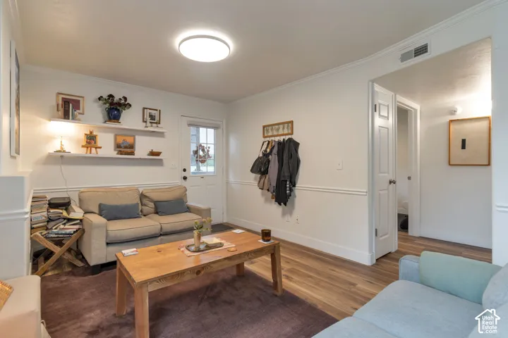 Neutral paint. Laminate floors.