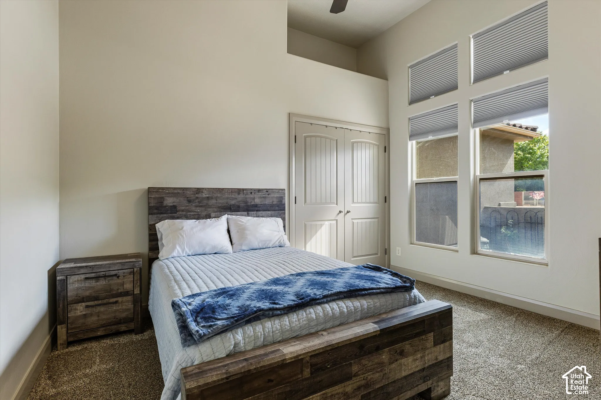 Vaulted ceilings, tall windows with integrated blinds, and dual-panel closet doors
