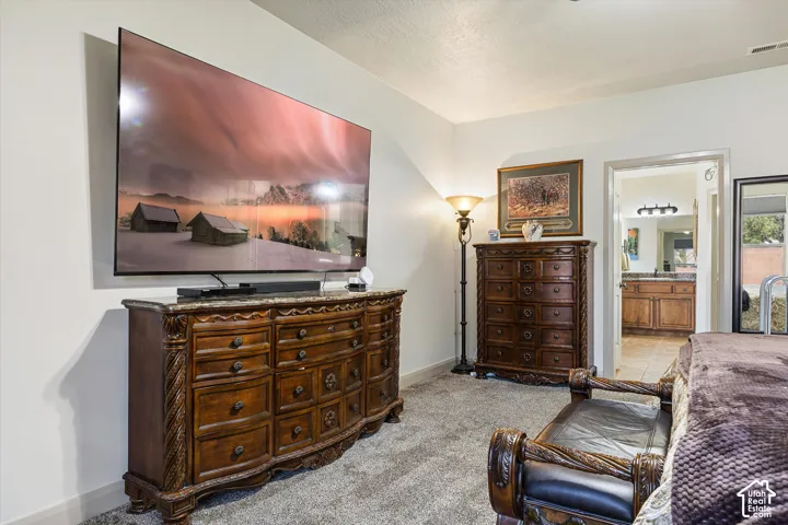 Wall-to-wall carpeting and neutral wall paint