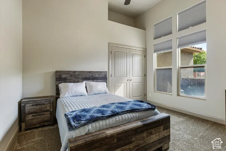 Vaulted ceilings, tall windows with integrated blinds, and dual-panel closet doors