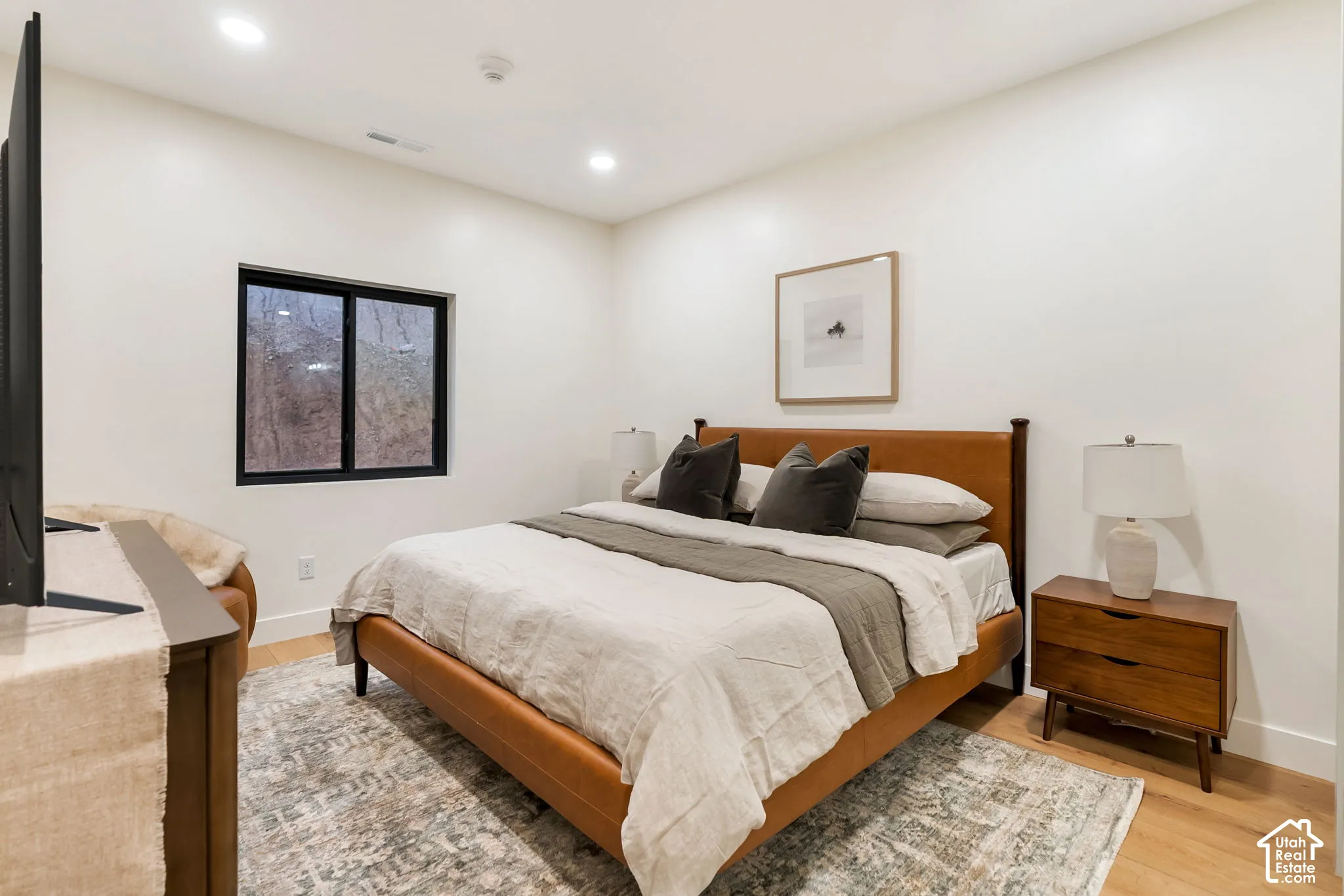 Neutral-toned room featuring recessed lighting, wood-finish flooring