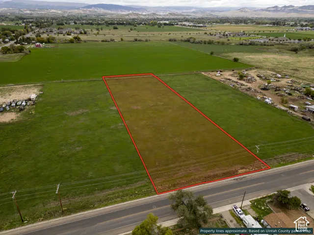 Expansive parcel of level land featuring direct road frontage and mountain surroundings