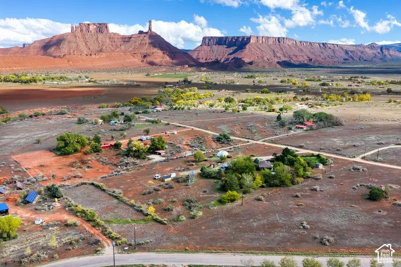 Expansive acreage featuring rugged desert terrain, mature native vegetation, and panoramic red rock mountain formations