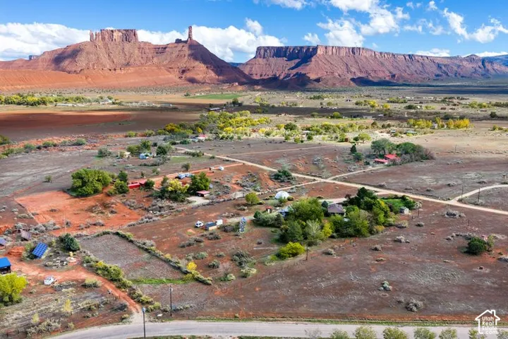Expansive acreage featuring rugged desert terrain, mature native vegetation, and panoramic red rock mountain formations