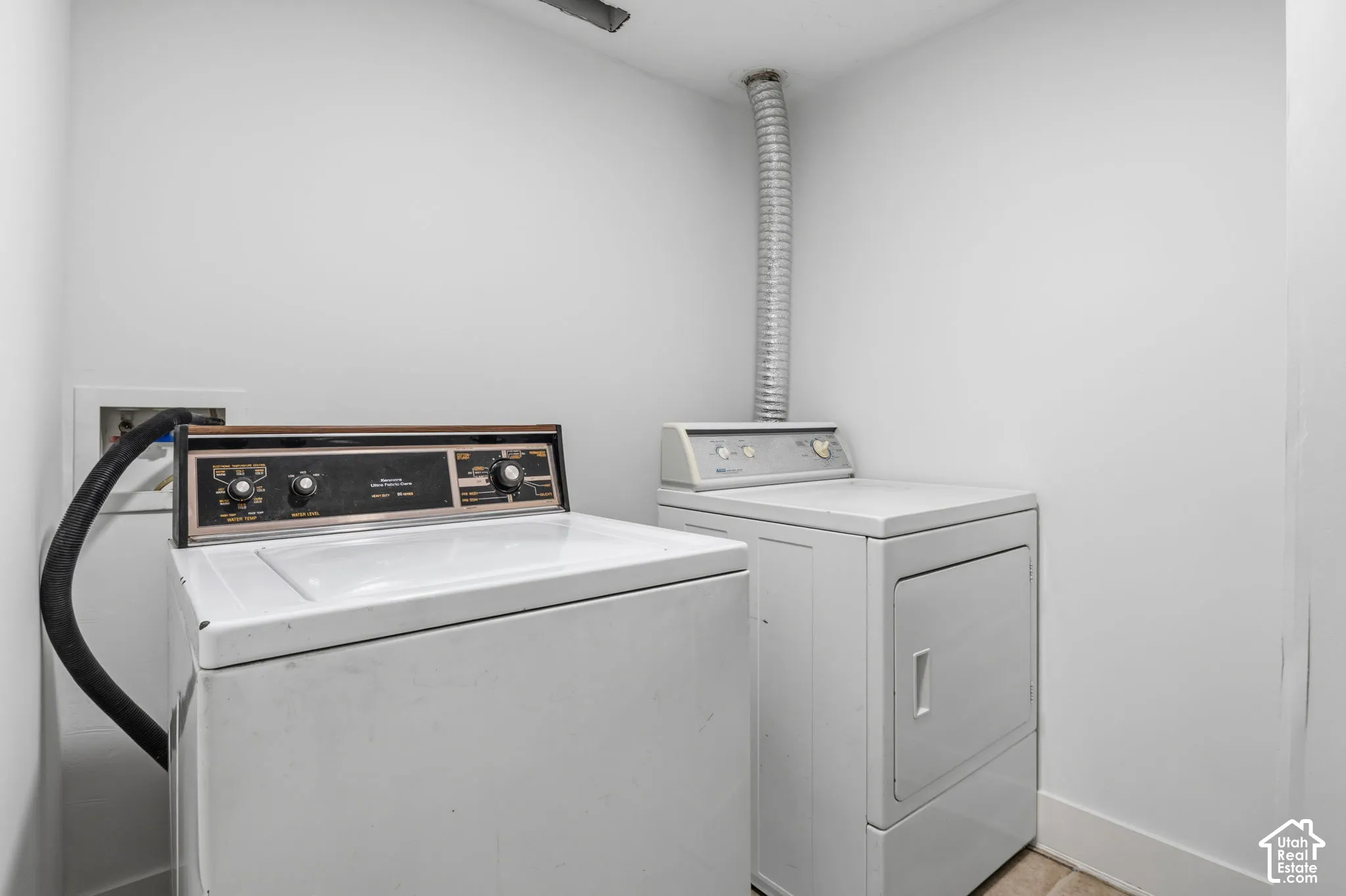 Laundry area featuring plumbing hookups and a ventilation duct